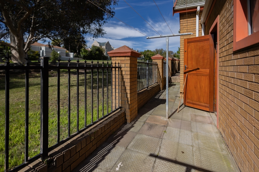 3 Bedroom Property for Sale in Uitzicht Western Cape